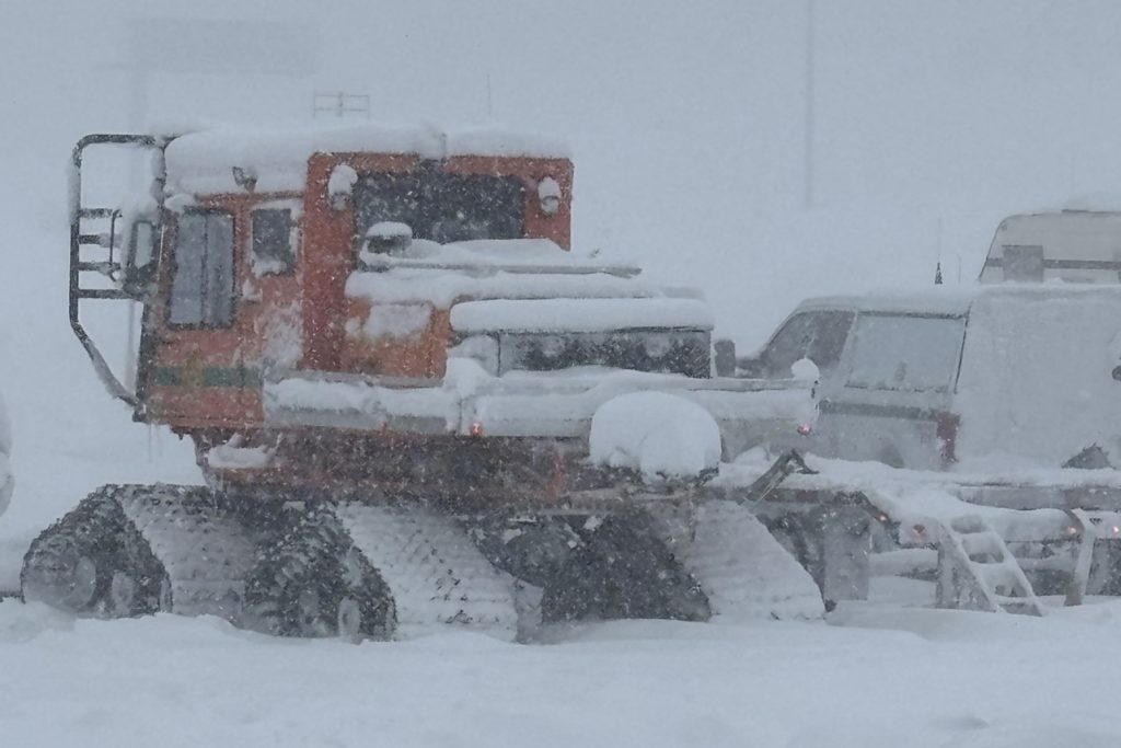 hallan muertos a ocho esquiadores y uno más está desaparecido tras avalancha en california