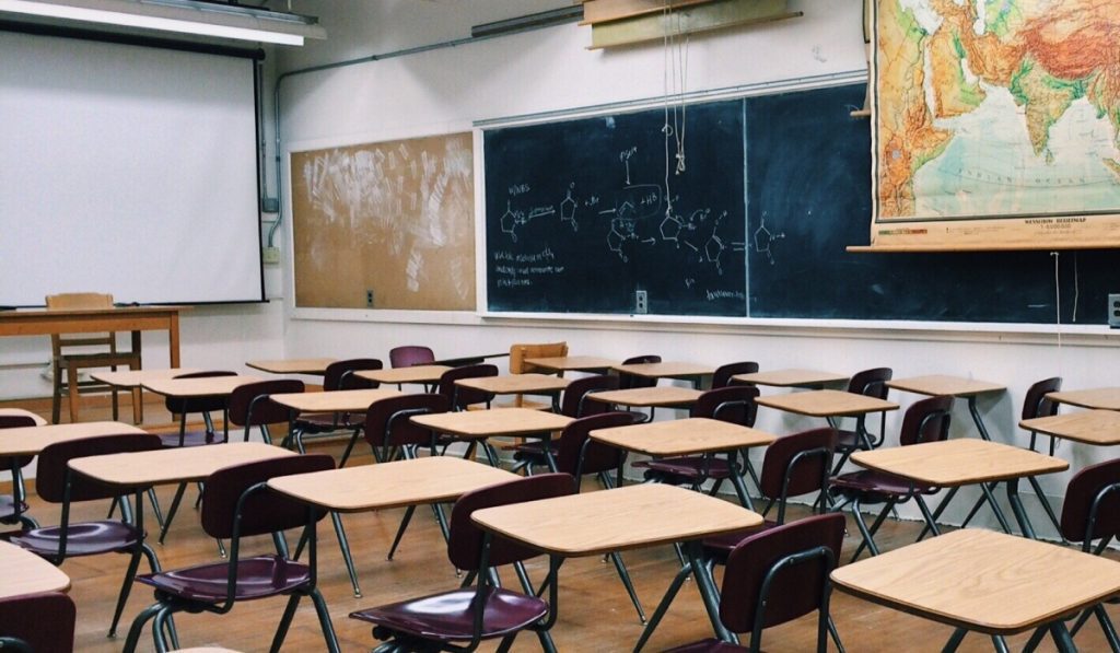 escuela salon de clases 02