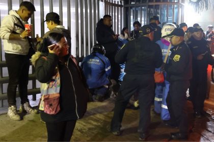 Elementos del ERUM y la Secretaría de Seguridad Ciudadana (SSC) atendieron a personas, sobre la calle de Lancaster al cruce con Reforma. FOTO: GALO CAÑAS/CUARTOSCURO.COM