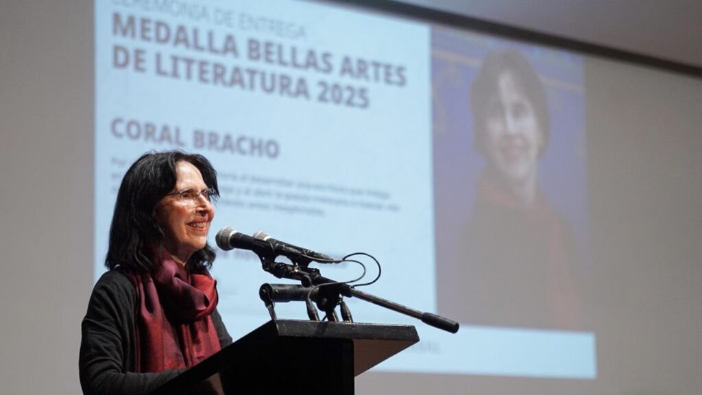 Coral Bracho, poeta mexicana