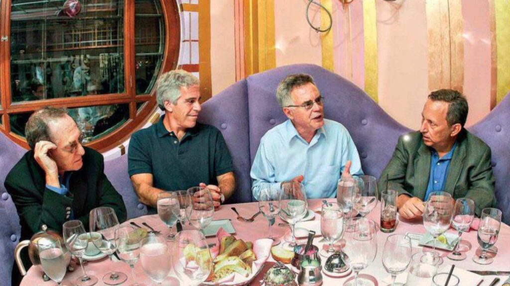 Larry Summers, Jeffrey Epstein y otros en Harvard en 2004