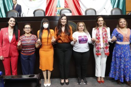 Kenia López Rabadán