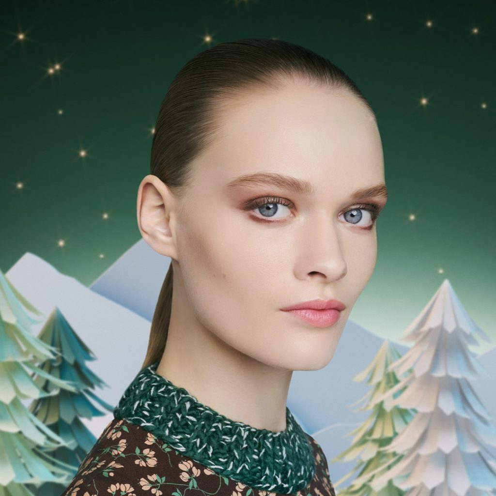 Maquillaje para la Navidad 2025: Brillo con mesura