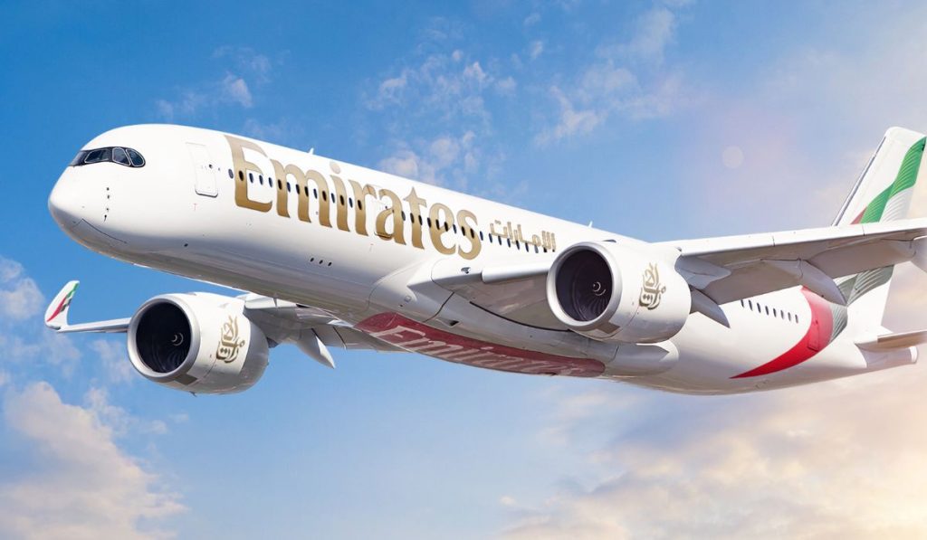 Aerolínea Emirates convierte su avión en trineo para saludo navideño