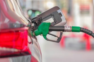 Gasolina se mantendrá estable en 2026: Hacienda y Energía confirman tope al precio