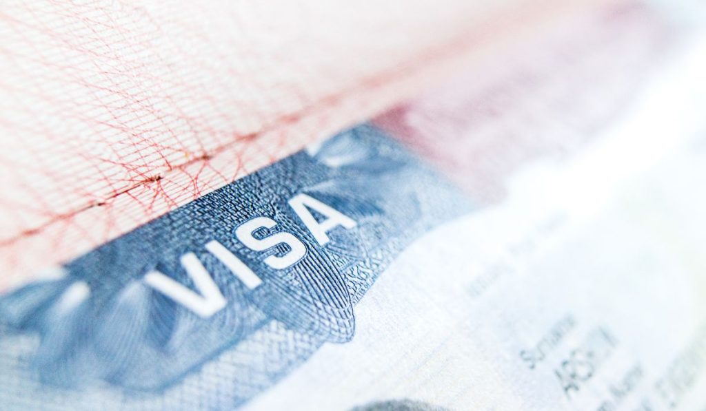 EE.UU. endurece filtros: propondrá revisar cinco años de redes sociales turistas sin visa