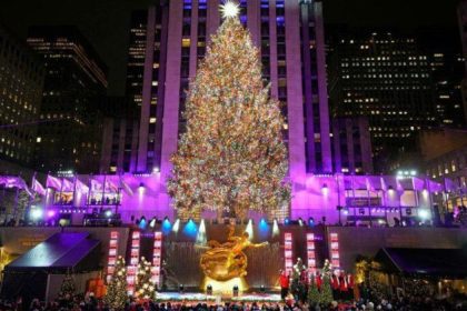 iluminó el Árbol de Navidad en NY