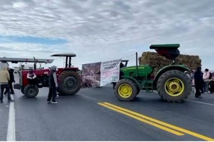 Agricultores de Zacatecas bloquean vías federales, exigen cambios a la Ley de Aguas