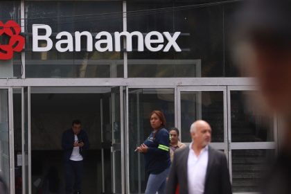 Banamex advierte que la deuda pública de México