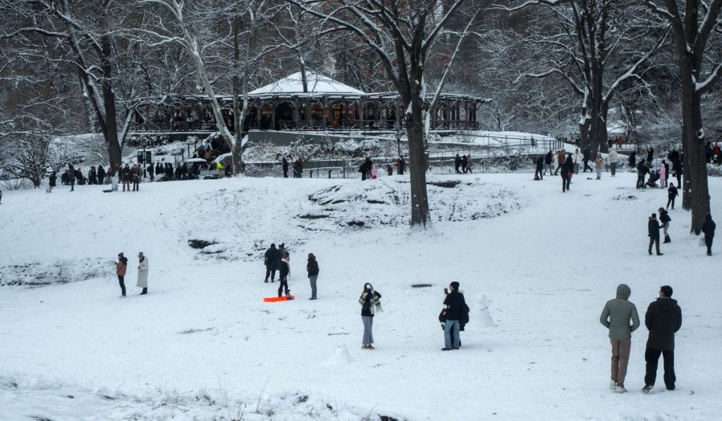 Tormenta invernal en EU: Miles de vuelos son cancelados