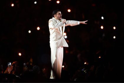 Bad Bunny durante un concierto como parte de su gira mundial ‘DeBÍ TiRAR MáS FOToS World Tour’ en el estadio Olímpico Félix Sánchez, en Santo Domingo