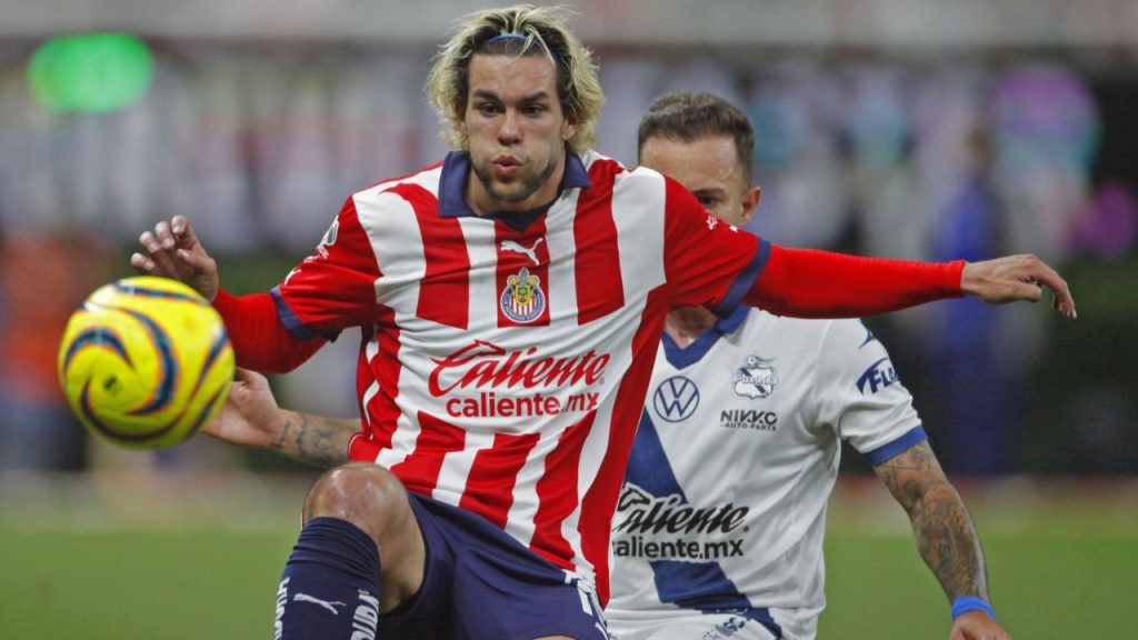 Cade Cowell con Guadalajara
