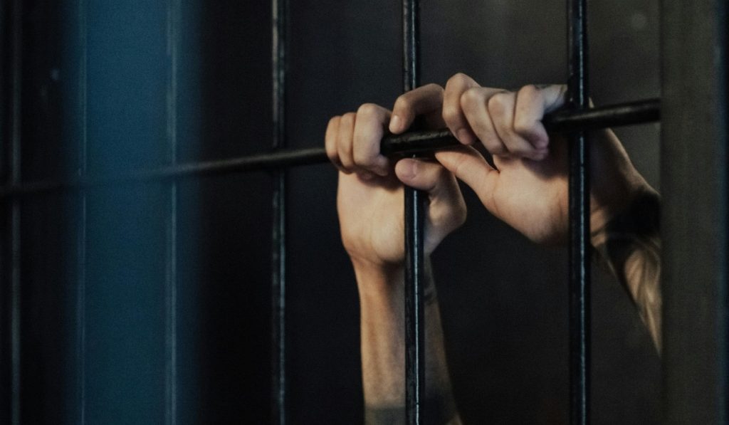 cárcel detenido