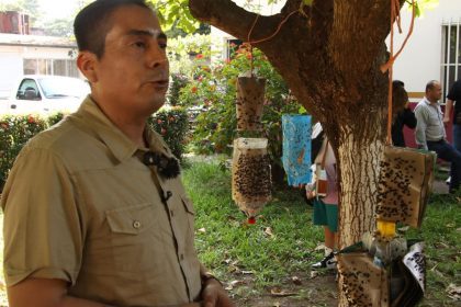 El jefe del Centro de Apoyo para el Desarrollo Rural en Tapachula, Luis Citalán Chavarría, habla durante una entrevista con EFE este martes, en Tapachula (México).
