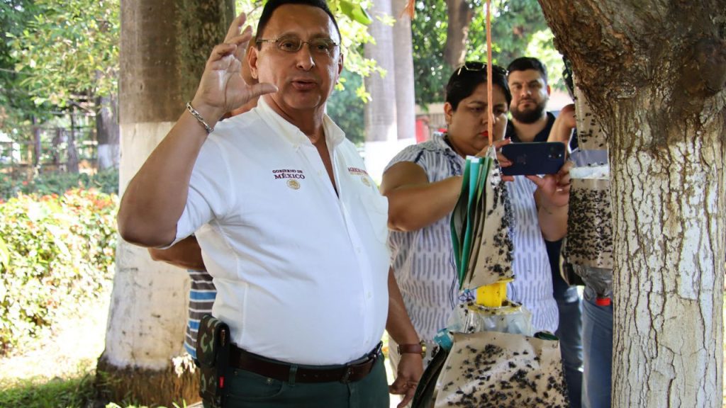 El jefe del Centro de Apoyo para el Desarrollo Rural en Tapachula, Luis Citalán Chavarría, habla durante una entrevista con EFE este martes, en Tapachula (México).