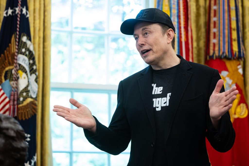 elon musk proporciona internet gratis a irán a través de su satélite starlink
