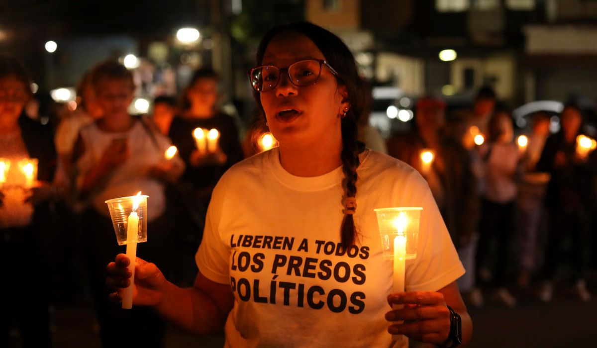 Liberan a 17 presos políticos en Venezuela en medio de un proceso de excarcelación lento; hay un excandidato entre ellos