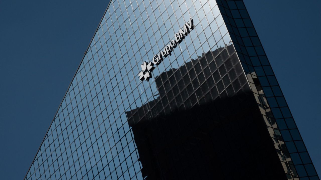 bolsa mexicana sube un 25 y alcanza un nuevo maximo historico de puntos