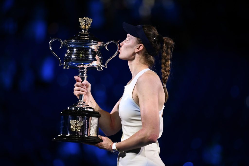 rybakina se toma la revancha ante sabalenka y reina en australia