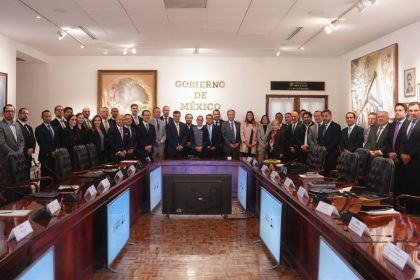 sheinbaum mantiene reunion con directores de la industria automotriz en mexico