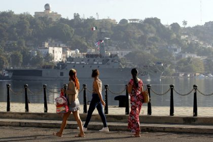 atracan en la habana dos buques mexicanos con el segundo envío de ayuda humanitaria