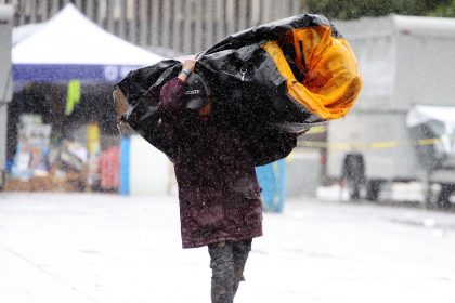 vientos y lluvias de frente frío en méxico dejan apagones en la fronteriza tijuana