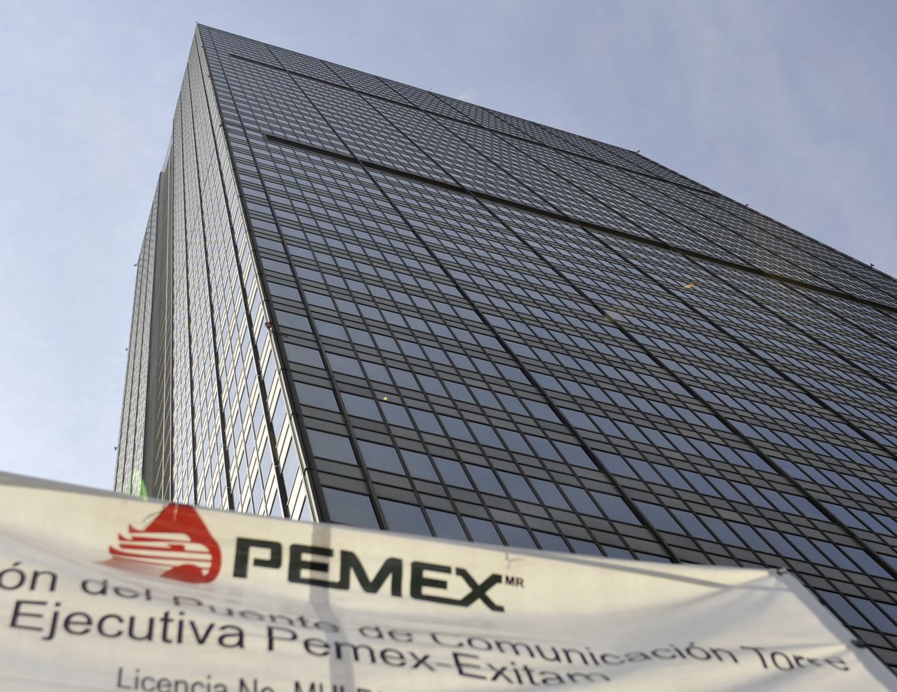 la estatal pemex vuelve al mercado local con emisión récord de 1.837 millones de dólares