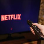 netflix se retira de la batalla por la compra de warner tras la nueva oferta de paramount