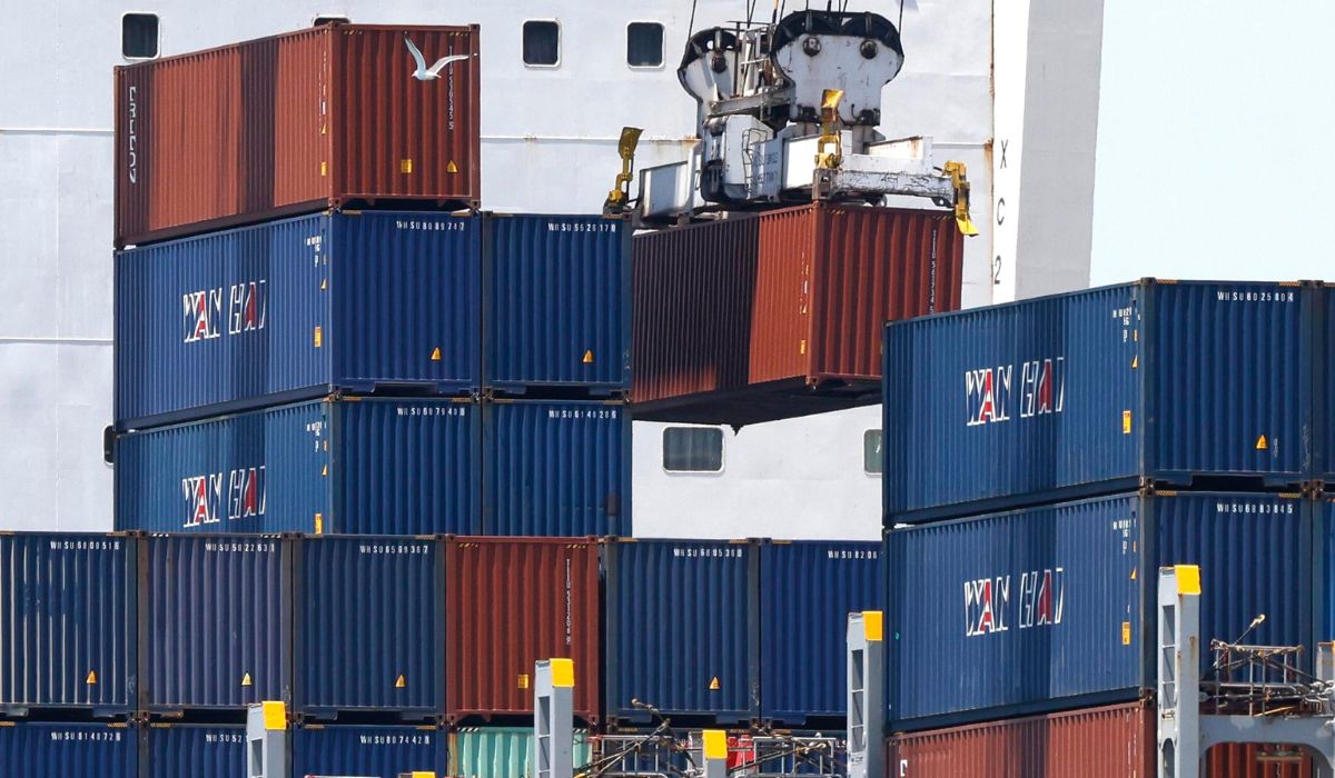 Trump considera bajar aranceles al acero y aluminio, según Financial Times