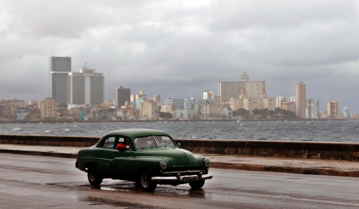 Crisis energética en Cuba obliga al cierre de hoteles y traslado de turistas