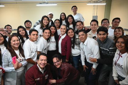 Sheinbaum garantiza beca a todos los alumnos de la Universidad Nacional Rosario Castellanos