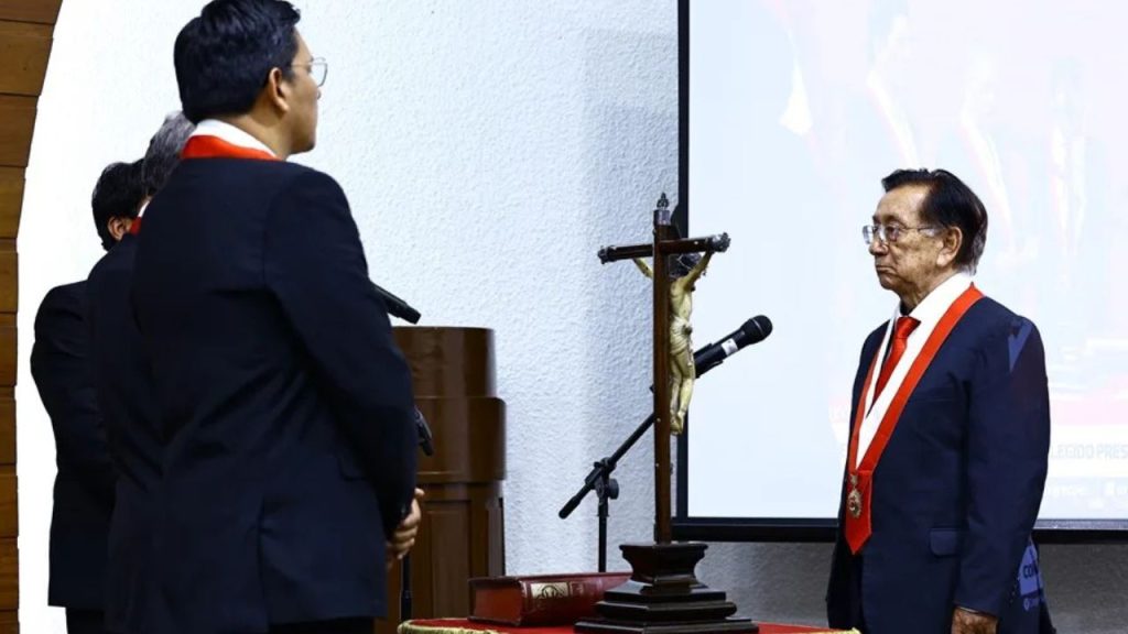 designan al izquierdista jose maria balcazar como nuevo presidente interino de peru 1