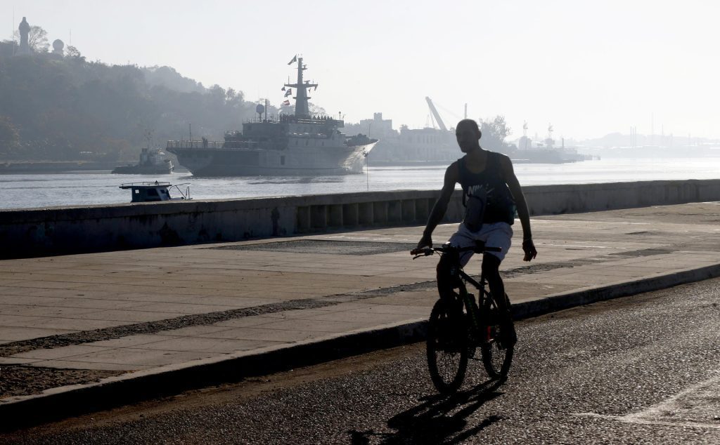 atracan en la habana dos buques mexicanos con el segundo envío de ayuda humanitaria