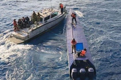 golpe al narcotrafico marina asegura semisumergible con toneladas de cocaina frente a las costas de colima