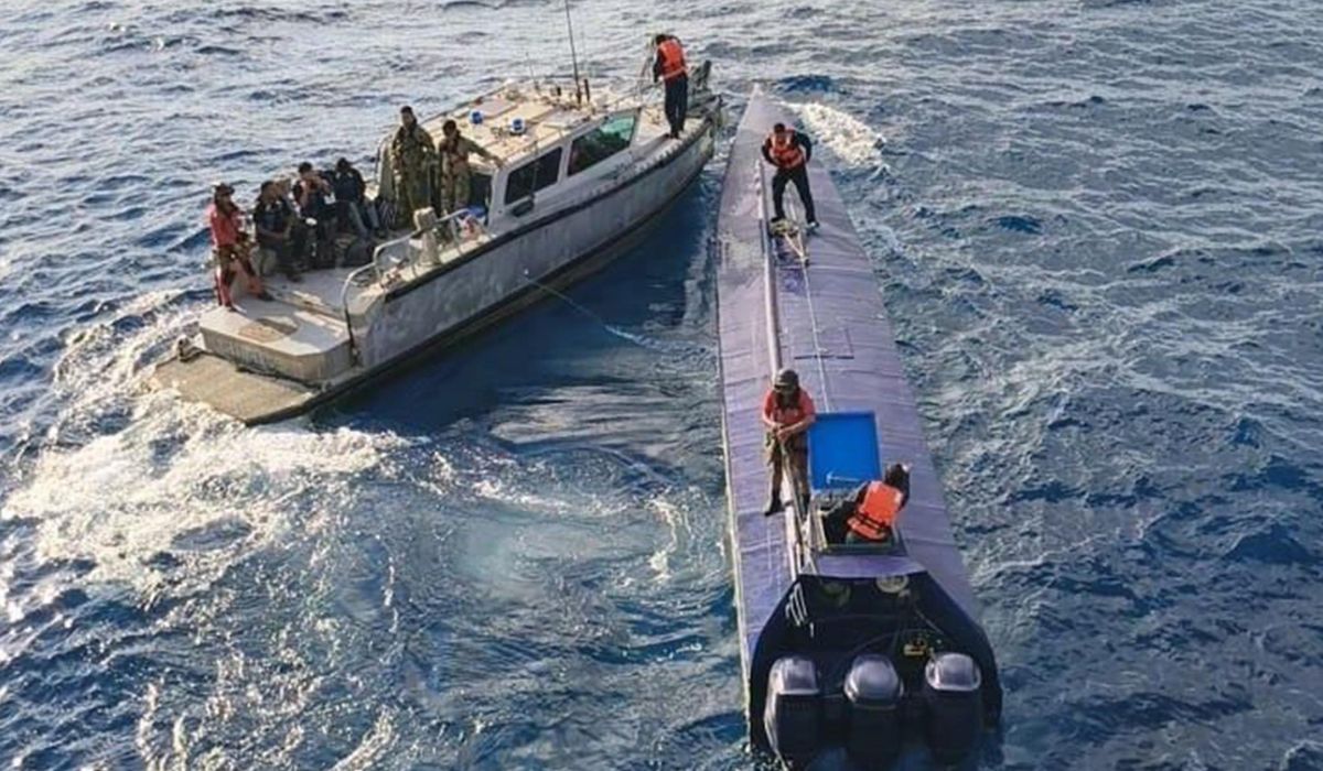 golpe al narcotrafico marina asegura semisumergible con toneladas de cocaina frente a las costas de colima