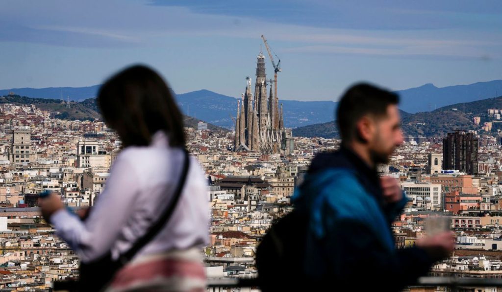 papa leon xiv podria inaugurar la sagrada familia de barcelona la torre mas alta de la basilica