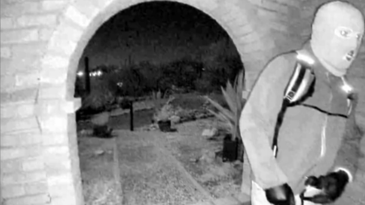 publica fbi fotografias del presunto sospechoso de la desaparicion de nancy guthrie