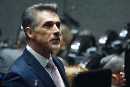 sergio mayer solicita licencia como diputado de morena para entrar a la casa de los famosos