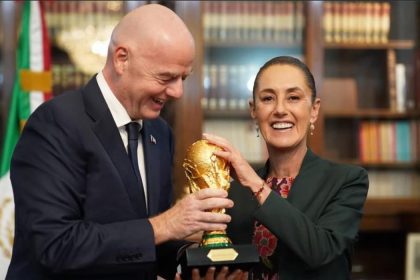 Sheinbaum confirma Mundial 2026 tras llamada con Infantino; seguridad y movilidad, los temas platicados