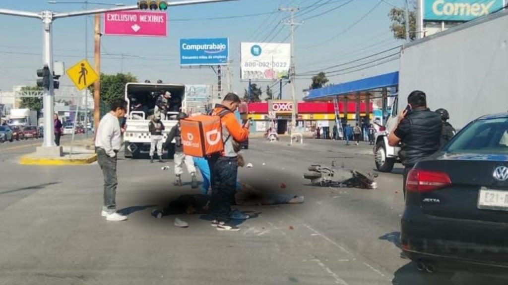 video camion de la guardia nacional arrolla a pareja en motocicleta sobre la lopez portillo 1