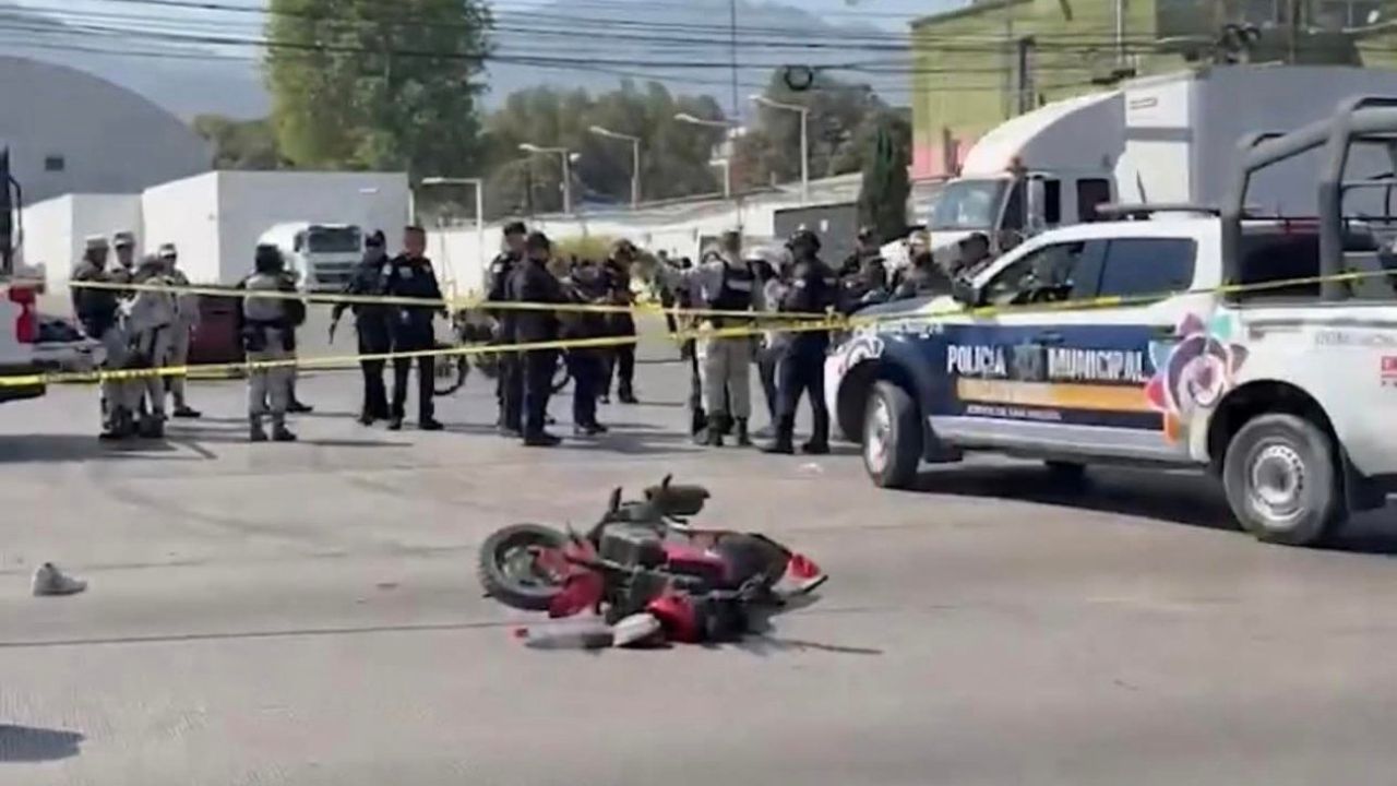video camion de la guardia nacional arrolla a pareja en motocicleta sobre la lopez portillo