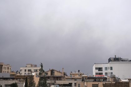 teherán amanece envuelta en nubes tóxicas tras ataque israelíes a instalaciones petroleras
