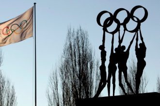 COI prohibe a participar a mujeres no biológicas en disciplinas femeninas | EFE