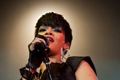 Mujer tirotea la casa de Rihanna en Los Ángeles