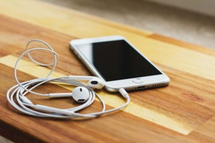 audífonos con cable regresan