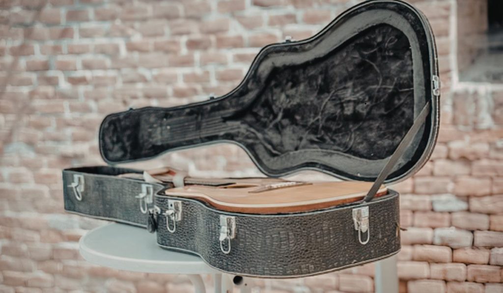 estuche de guitarra