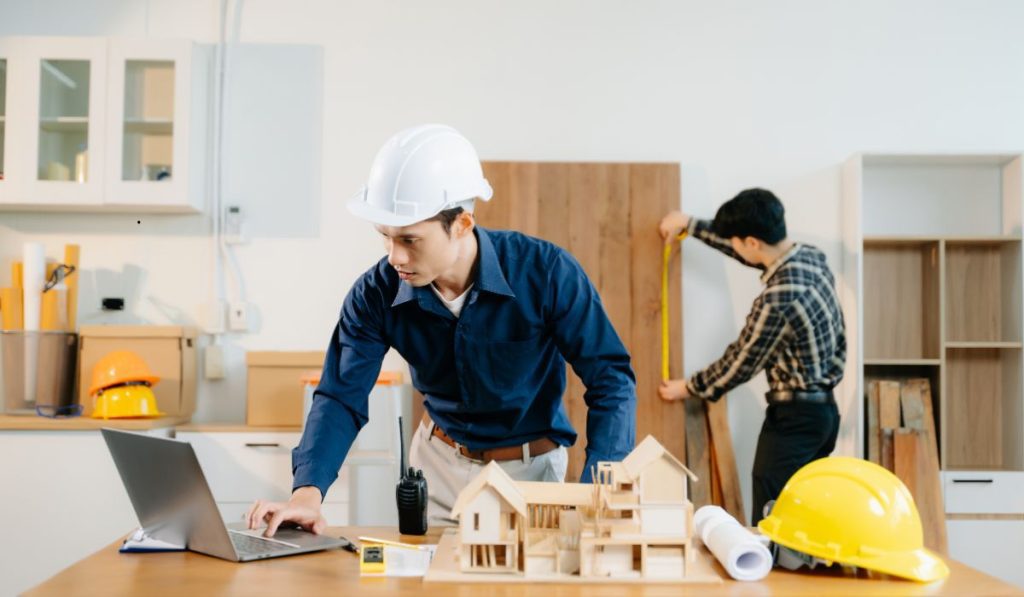 hombres trabajando