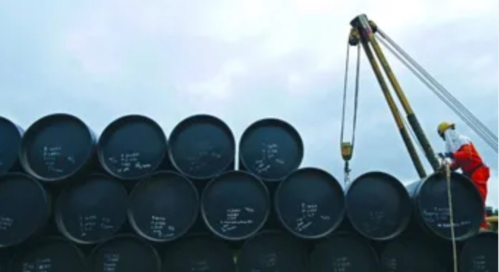 El costo del barril del petróleo supera los 100 dólares | Especial