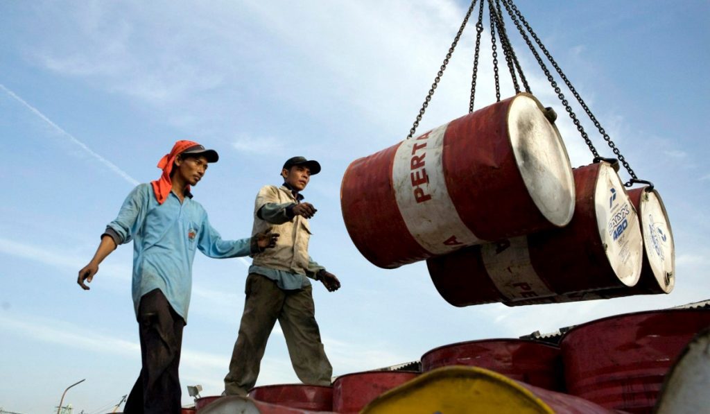 Crisis en el Estrecho de Ormuz: Petróleo al alza y desplome bursátil en Asia por conflicto en Irán