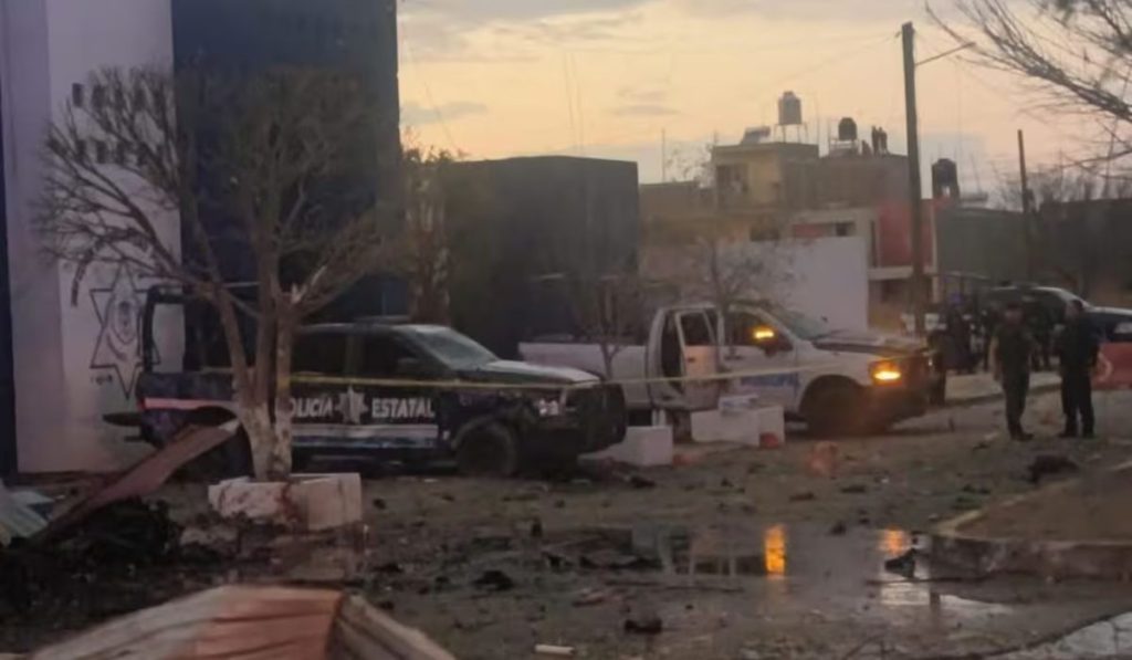 zacatecas estalla coche bomba en comandancia de luis moya hay 3 policias heridos12